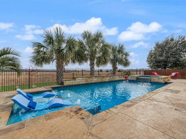 2435 Beachview Dr, Grand Prairie, TX 75054