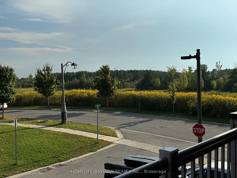 5241 Major Mackenzie Dr E — Photo 16
