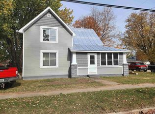 216 E Alfred St, Weyauwega, WI 54983