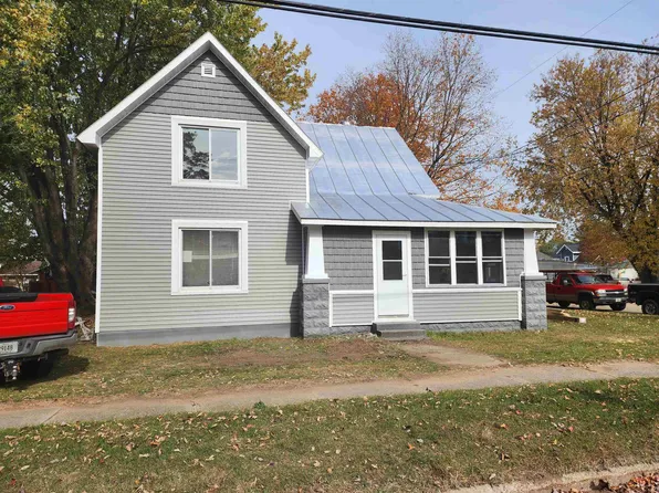 216 E Alfred St, Weyauwega, WI 54983