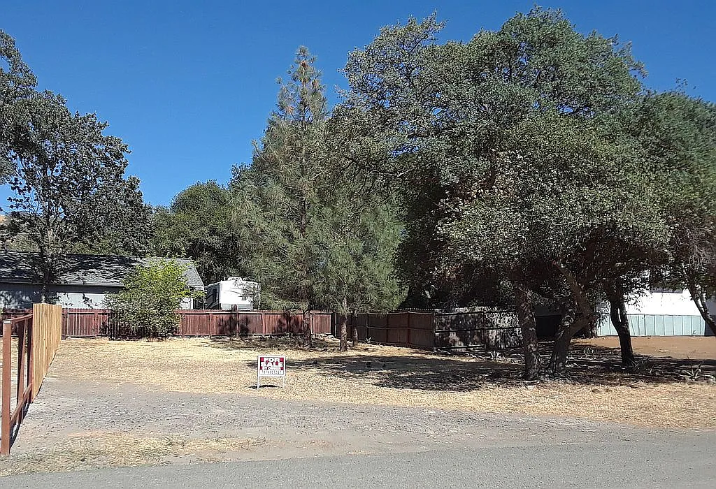 2872 11th St photo 1