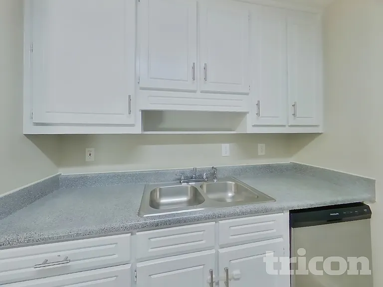 410 Red Oak Ct — Photo 5