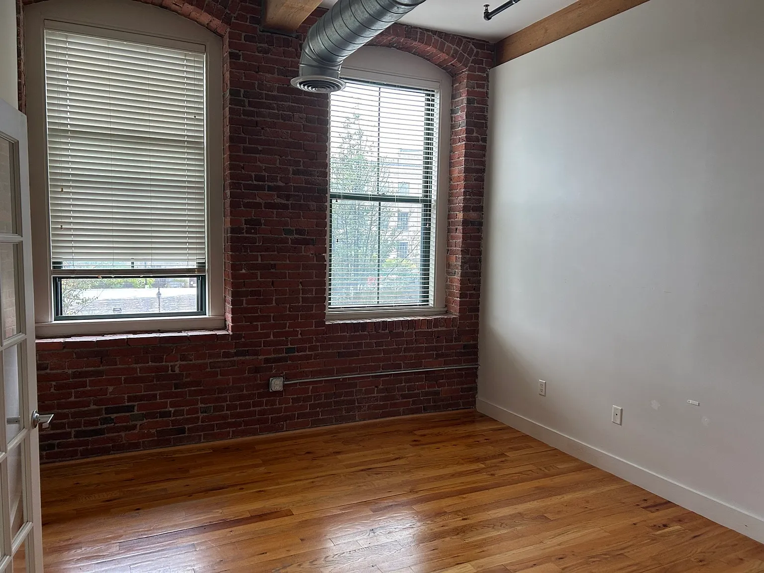 2 bed, 1.0 bath, 1229 sqft, $2,900 — Photo 4