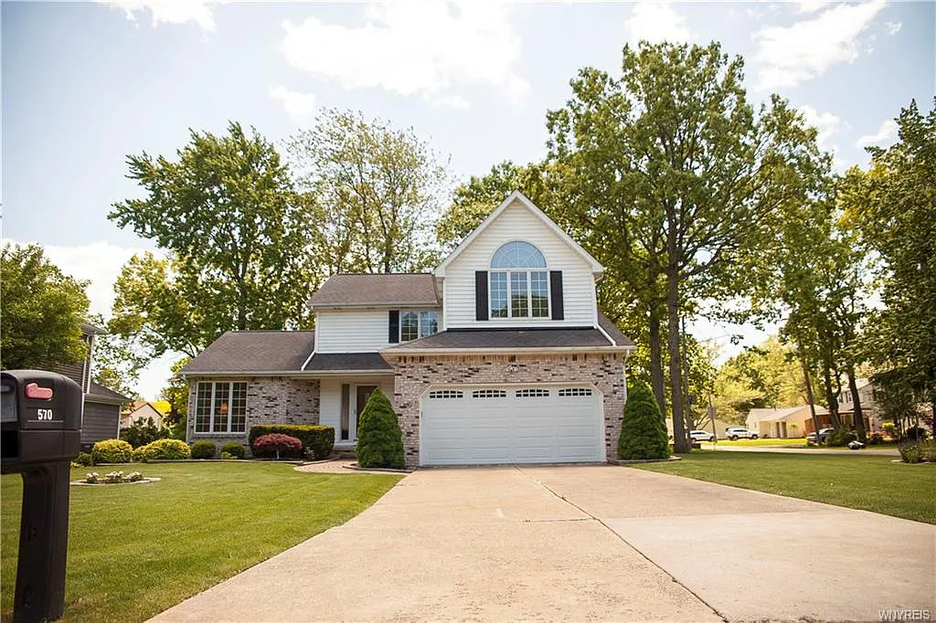 570 Park Ln photo 1