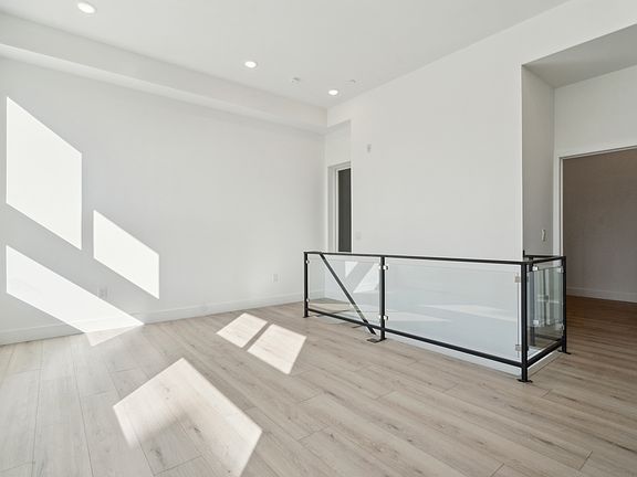 4th image of 1621 Point Breeze Ave #1