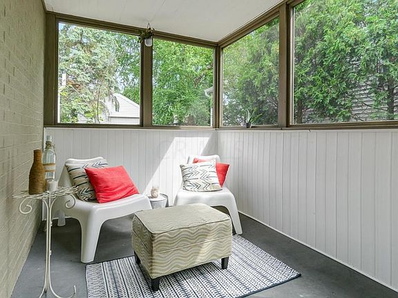 Screened-In Porch
