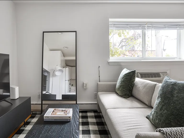15 Euston Rd #33 — Photo 3