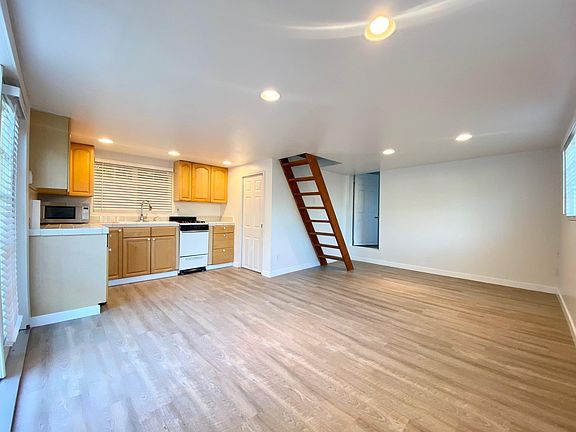 5th image of 2439 Cabrillo Ave