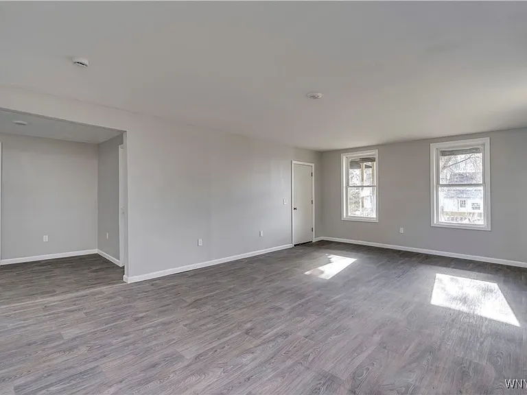 31 Main St — Photo 4