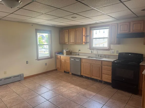 32 Oliver St #2, Southbridge, MA 01550