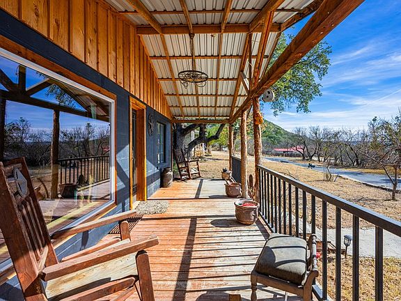 4th image of 208 Hillside St