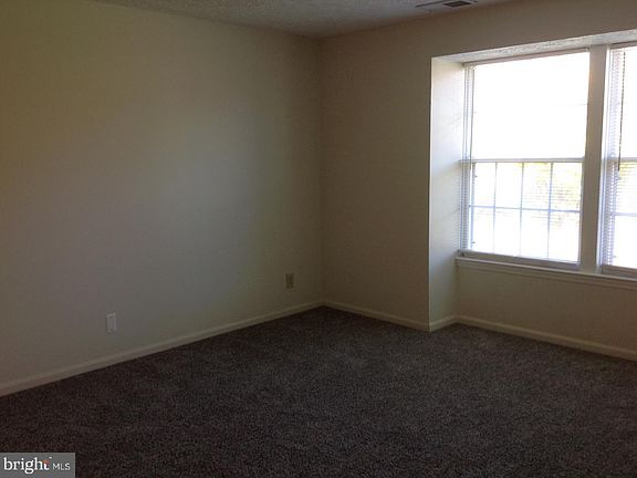 3rd image of 160 Kenwood Dr