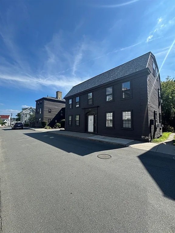 2 bed, 1.0 bath, 900 sqft, $2,295 — Photo 1