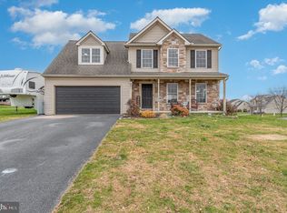 275 Payne Dr, Mount Wolf, PA 17347