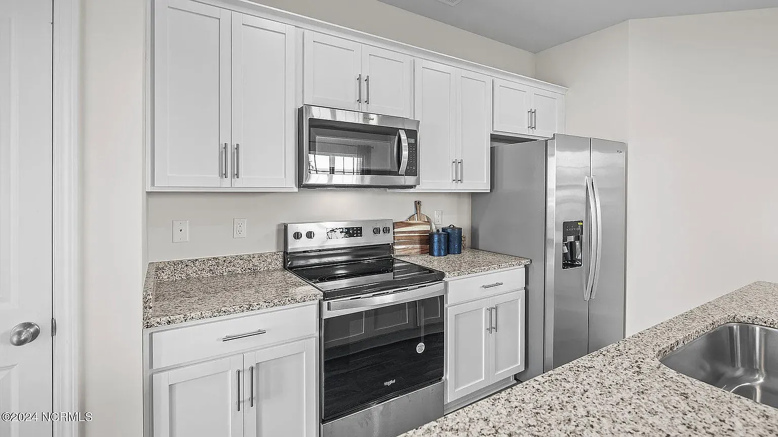3 bed, 1429 sqft, $1,975 — Photo 2