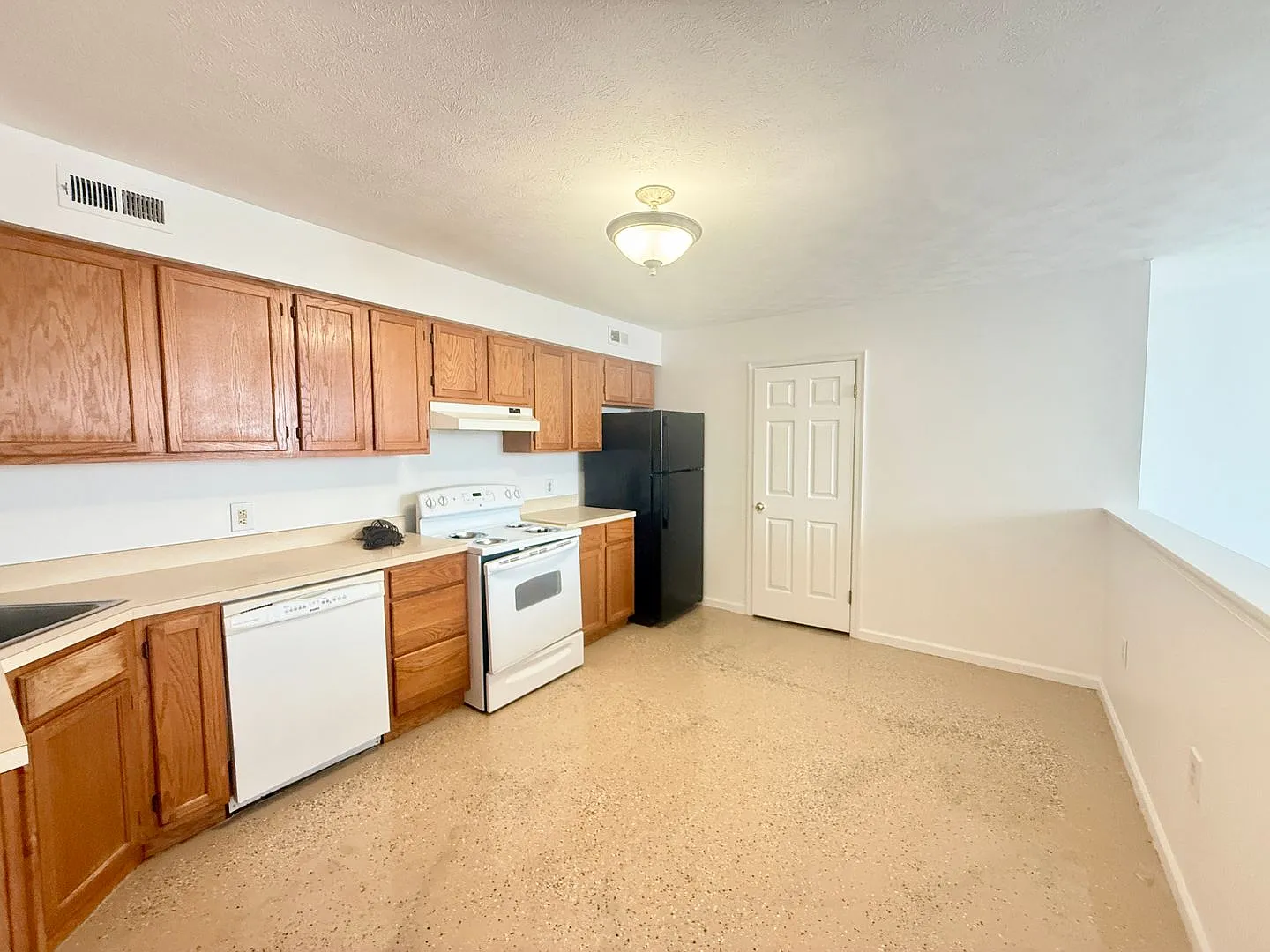 215 S Eaton Street — Photo 3