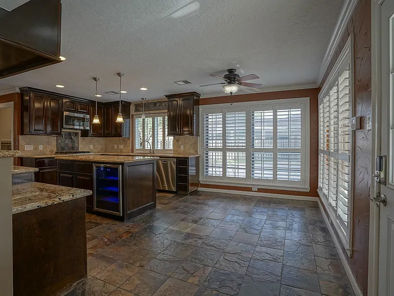 2108 Lakeway Dr — Photo 25