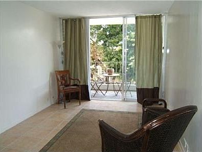 2nd image of 2637 Kuilei St APT A33