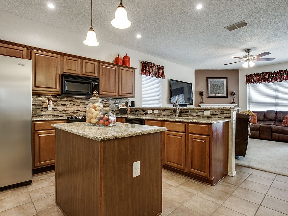 1st image of 7105 Park Creek Dr