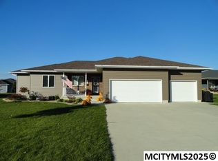 712 Hemlock Ct, Mason City, IA 50401