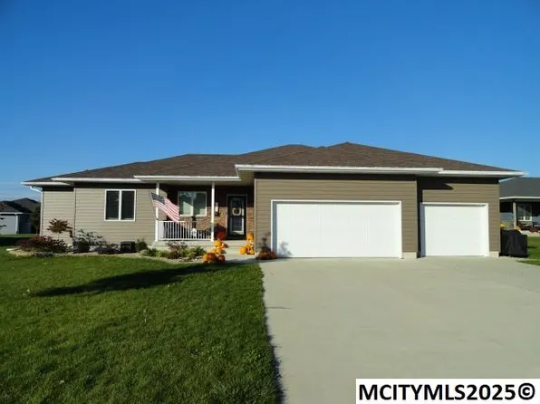 712 Hemlock Ct, Mason City, IA 50401