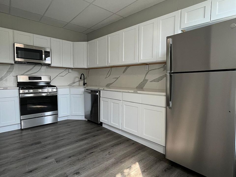 1st image of 204 1st St #1