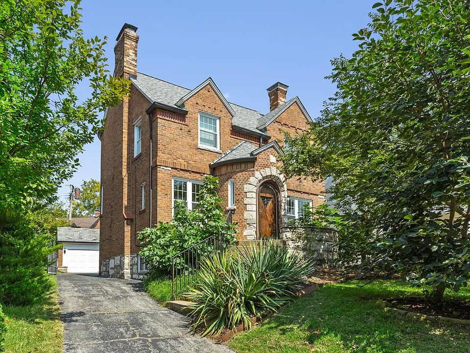 7421 Stanford Ave