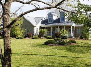 1527 Borror Rd, Grove City, OH 43123