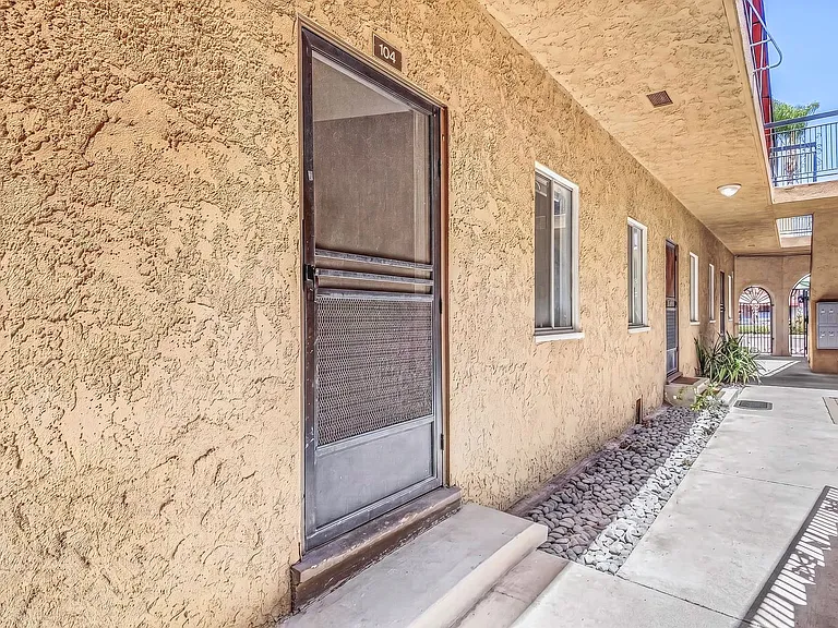 905 Cherry Ave. — Photo 24