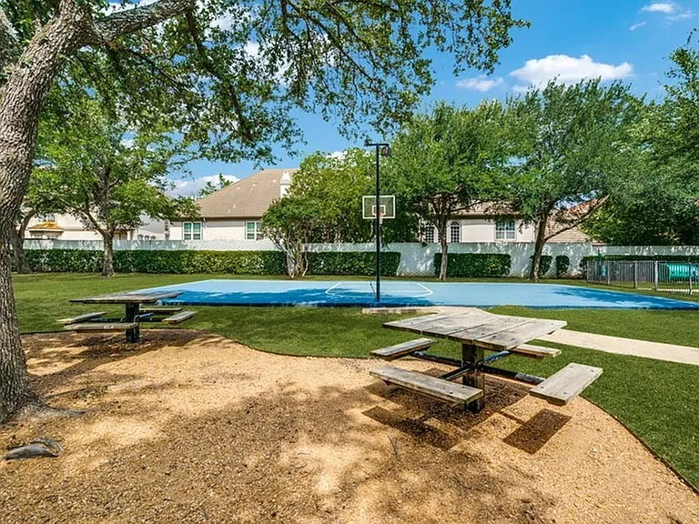 Estates at Las Colinas