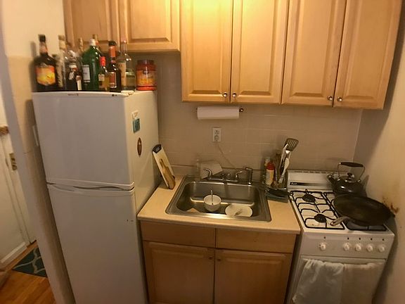 3rd image of 237 E 33rd St #4C