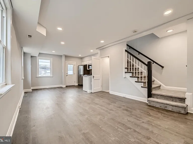 4429 Newport Ave — Photo 4