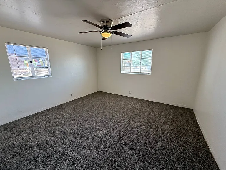 1325 N Venice Ave — Photo 17