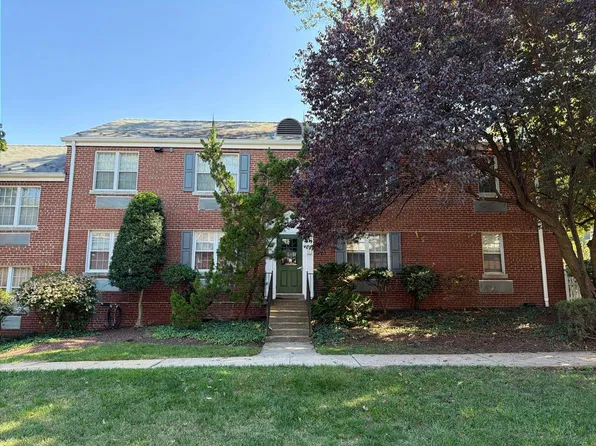 1 Auburn Ct APT B, Alexandria, VA 22305
