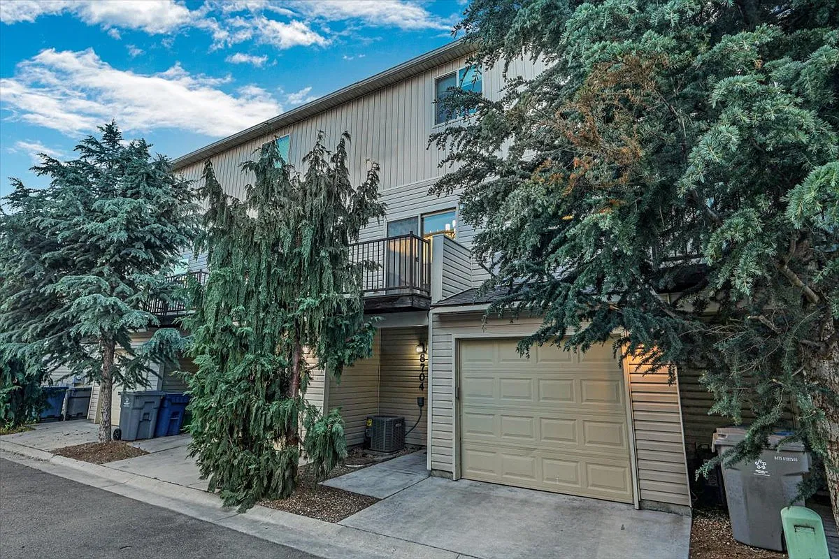 3 bed, 2.5 bath, 1427 sqft, $1,995 — Photo 1