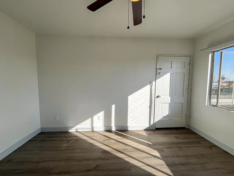 5919-5925 Crenshaw Blvd — Photo 17