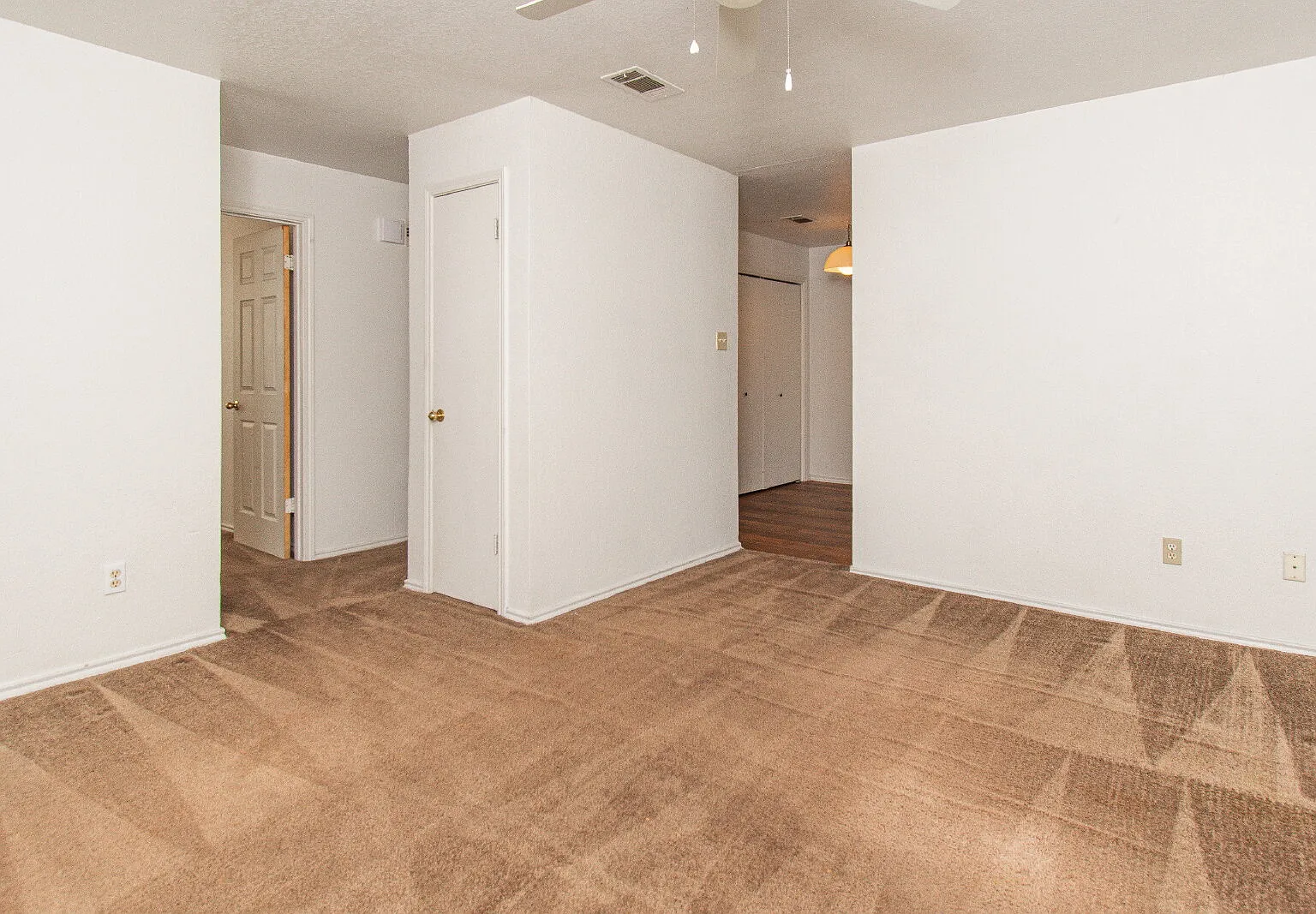 2 bed, 1.0 bath, 795 sqft, $650 — Photo 2