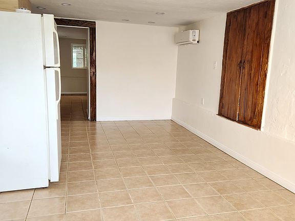 3rd image of 2032 Vista Del Mar St APT 3