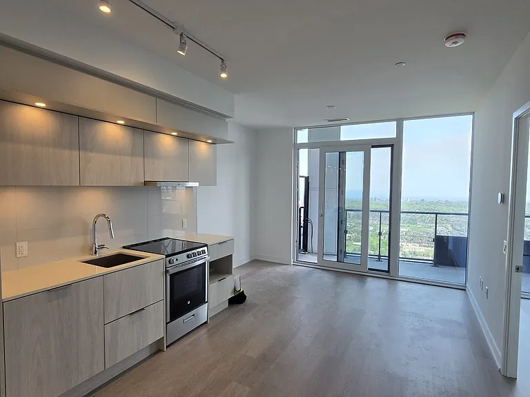 448 Burnhamthorpe Rd W #6409 — Photo 4