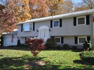 12 Nottingham Dr, West Warwick, RI 02893