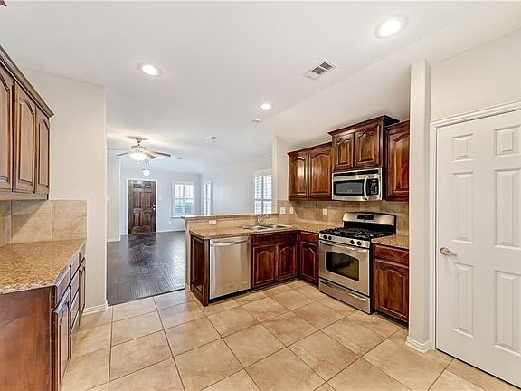 3rd image of 12156 Walden Wood Dr