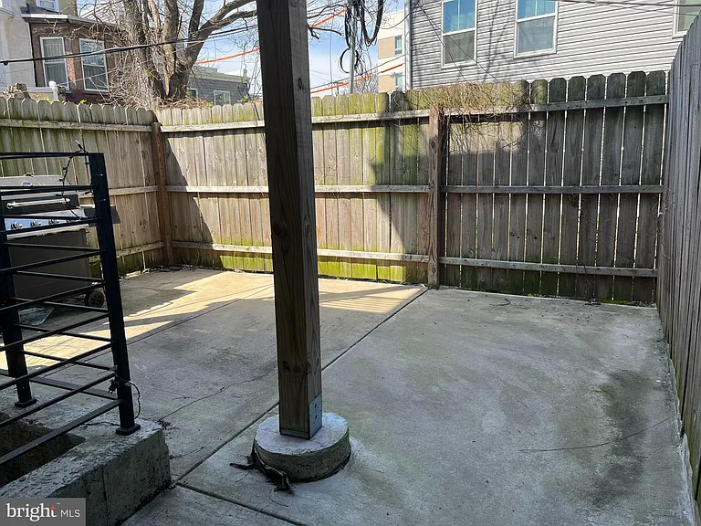 2039 N College Ave #A — Photo 27