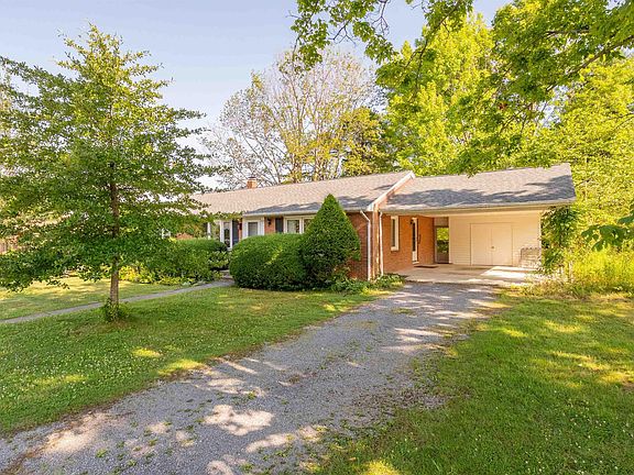 3rd image of 203 Franklin Dr