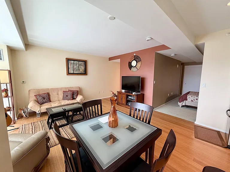 2 Earhart St #622 — Photo 4