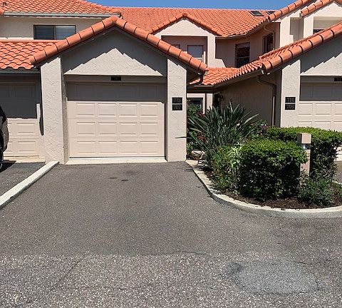 2nd image of 715 Magnolia Pl Unit 715