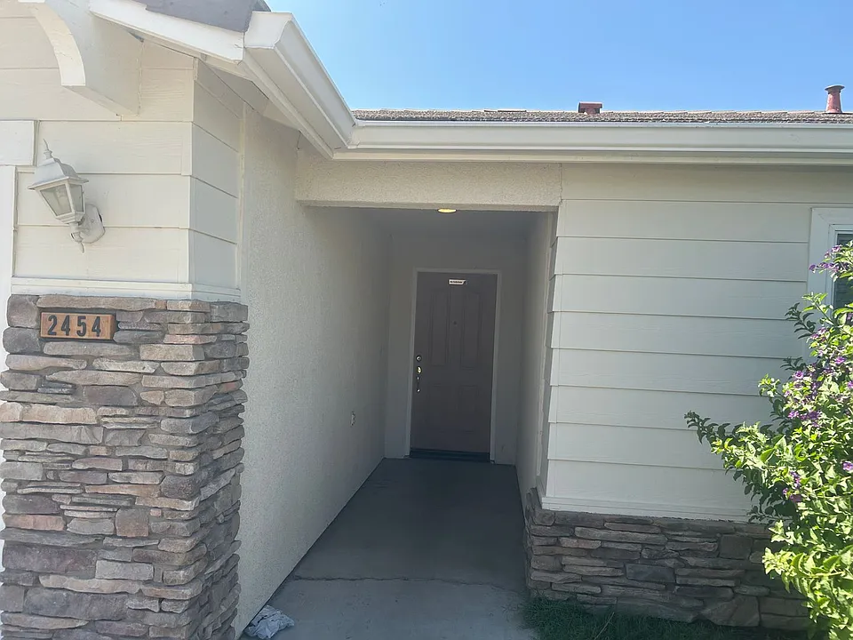 2454 Ranier Way