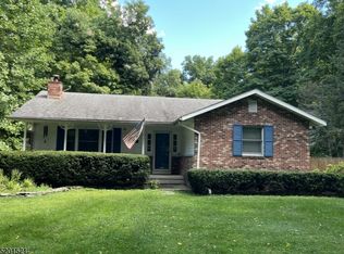 7 Heaters Ln, Layton, NJ 07851