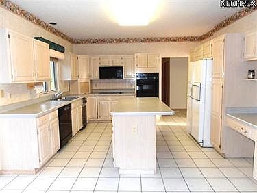 2nd image of 633 Clinton Ln
