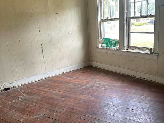 3rd image of 4326 Circle Dr