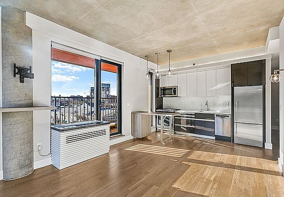 3rd image of 225 E 138th St #502